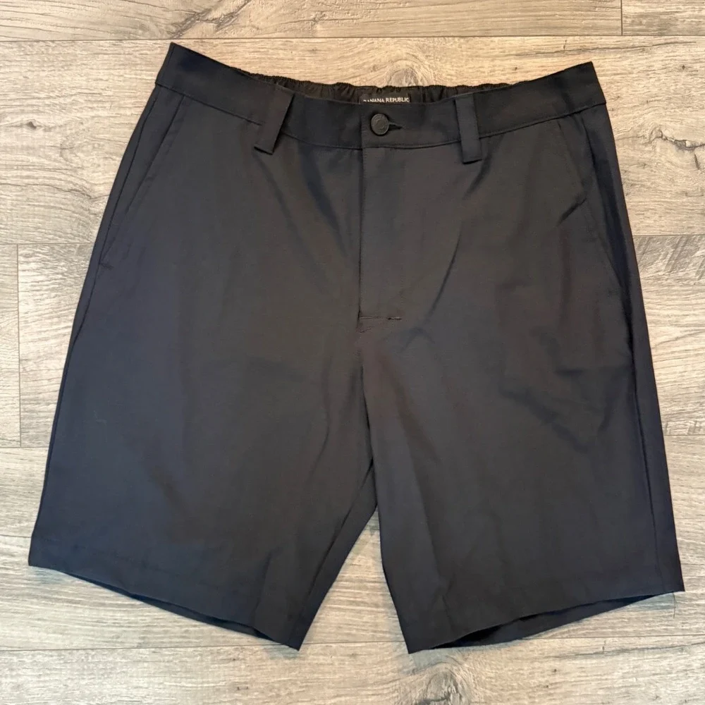 Banana Republic Mens Shorts Black Flat Front Golf Performance Stretch Size 34
